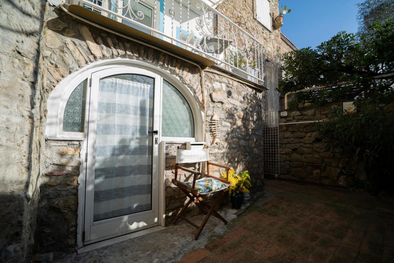 Апартаменти Borgo Antico - Il Nido Di Briciola Леричі Екстер'єр фото